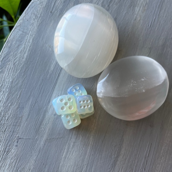 Opalite dice pair - Picture 3 of 7